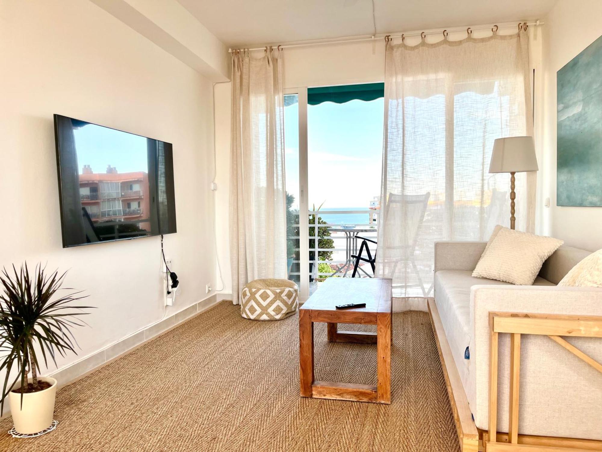 Light-Filled Apartment With Sea Views توريمولينوس المظهر الخارجي الصورة